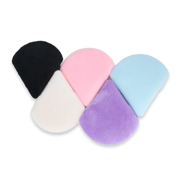 Borla triangular de maquillaje